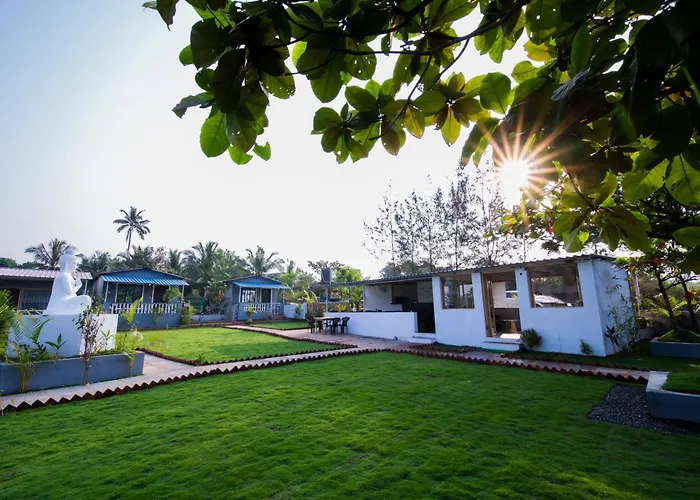 Treebo Lands End Beach Resort Morjim